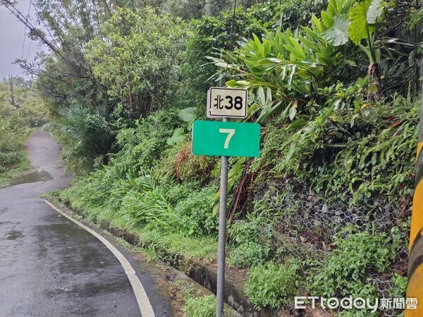 ▲▼   雙溪區赤皮倫北38線道4K至7K   連日下雨造成土石流及道路隆起案       。（圖／記者劉人豪攝）