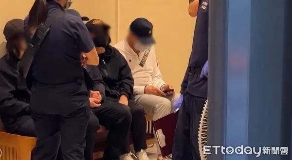 ▲▼信義雙屍，男方家屬到場相驗。（圖／記者黃彥傑攝）