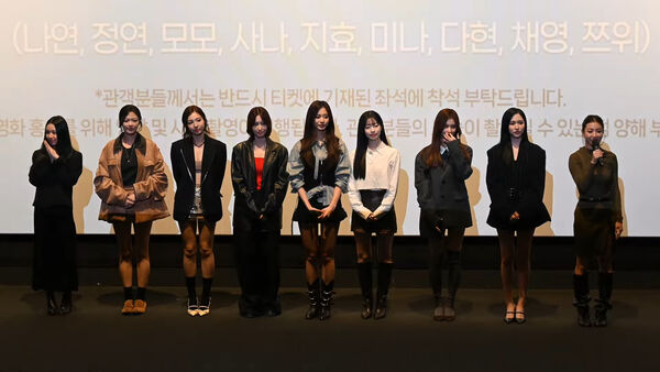 ▲▼▲▼ TWICE定延近況真的瘦了！　鵝蛋臉、長腿回歸「巔峰神顏」網驚呼：瘦好多。（圖／翻攝自GV and 무대인사 YouTube）