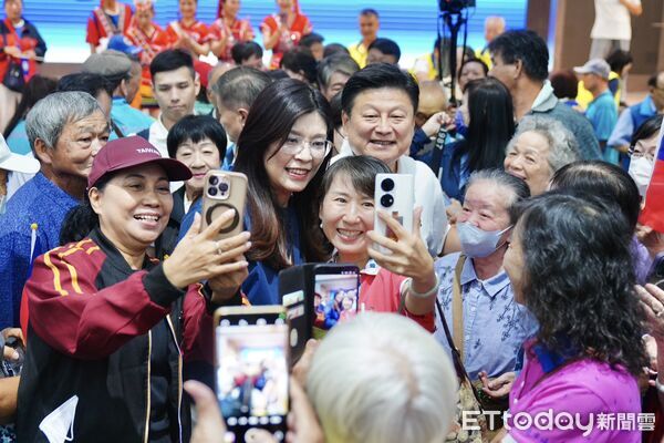 ▲▼鄭麗文現身《團結向前，花蓮再出發》活動，團結花蓮藍營。（圖／記者王兆麟翻攝，下同）