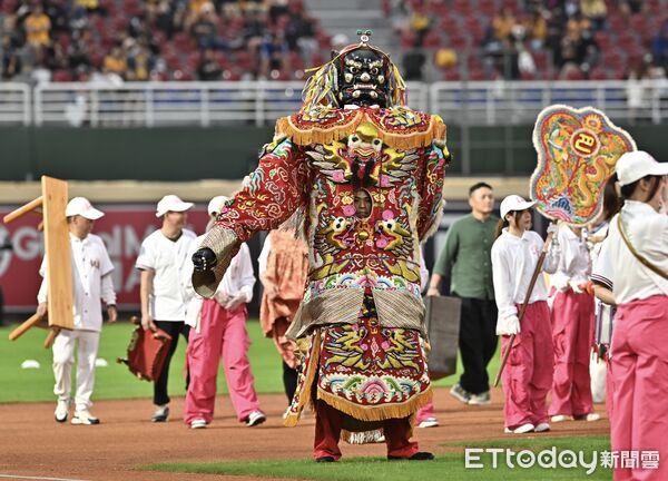 ▲2025中職台灣大賽G4，天后雙媽會  。（圖／記者李毓康攝）