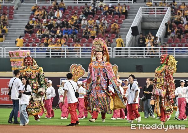 ▲2025中職台灣大賽G4，天后雙媽會  。（圖／記者李毓康攝）