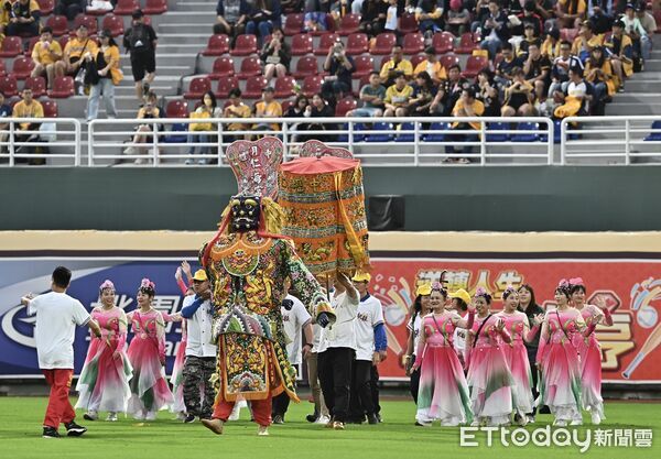 ▲2025中職台灣大賽G4，天后雙媽會  。（圖／記者李毓康攝）