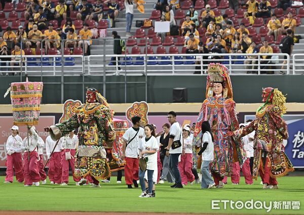 ▲2025中職台灣大賽G4，天后雙媽會  。（圖／記者李毓康攝）