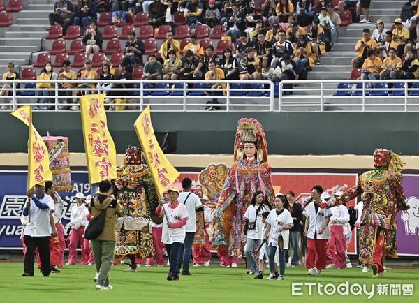 ▲2025中職台灣大賽G4，天后雙媽會  。（圖／記者李毓康攝）