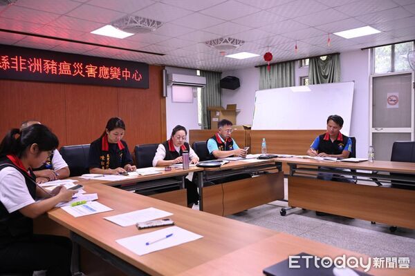 ▲▼花蓮縣長徐榛蔚出席行政院召開非洲豬瘟疫情視訊會議，與卓榮泰院長及各縣市首長共同研商防疫作為。（圖／花蓮縣政府提供，下同）