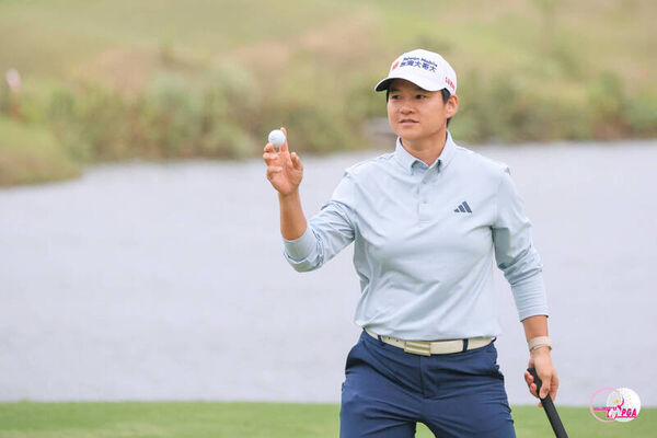 ▲▼曾雅妮在TLPGA緯創公開賽以總桿130桿奪冠，睽違11年再捧冠盃。（圖／TLPGA提供）