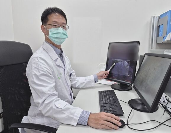 ▲▼新竹臺大分院內科部風濕免疫科王恭宇醫師提醒，痛風治療除規律控制尿酸，透過基因檢測先確認用藥風險，再展開治療，有助提升用藥安全。（圖／新竹臺大分院提供）