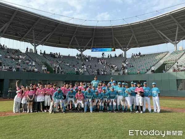 ▲台北商大與榖保家商合照留念。（圖／記者楊舒帆攝）