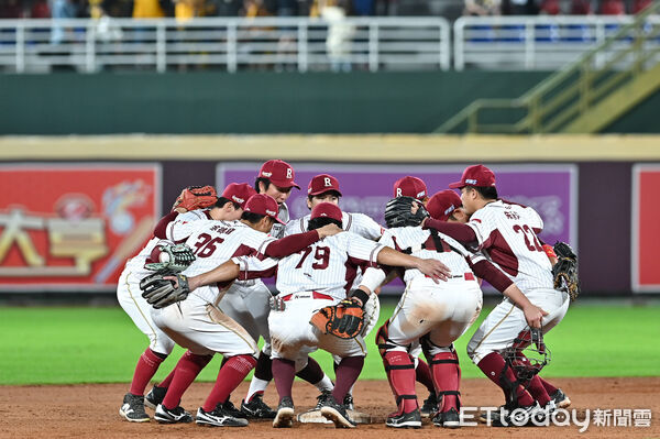 ▲▼2025中職台灣大賽G4，樂天桃猿拿下勝利，系列賽取得3勝1敗聽牌優勢。（圖／記者李毓康攝）