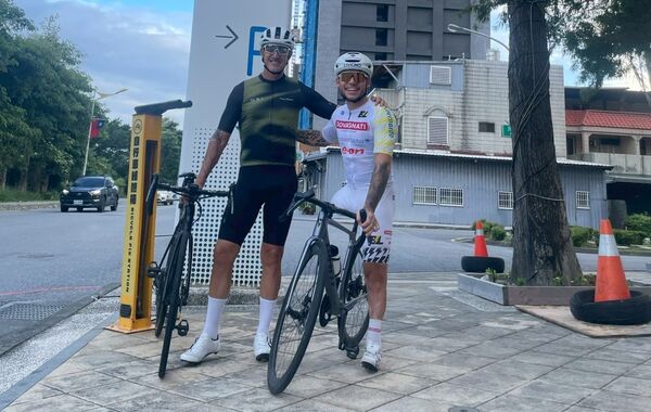 ▲馮俊凱周六在日本剛比完賽就特別趕回台灣參賽、義大利肢障選手Andrea Pusateri(右)來台挑戰臺灣KOM太平洋經典賽。（圖／大會提供）