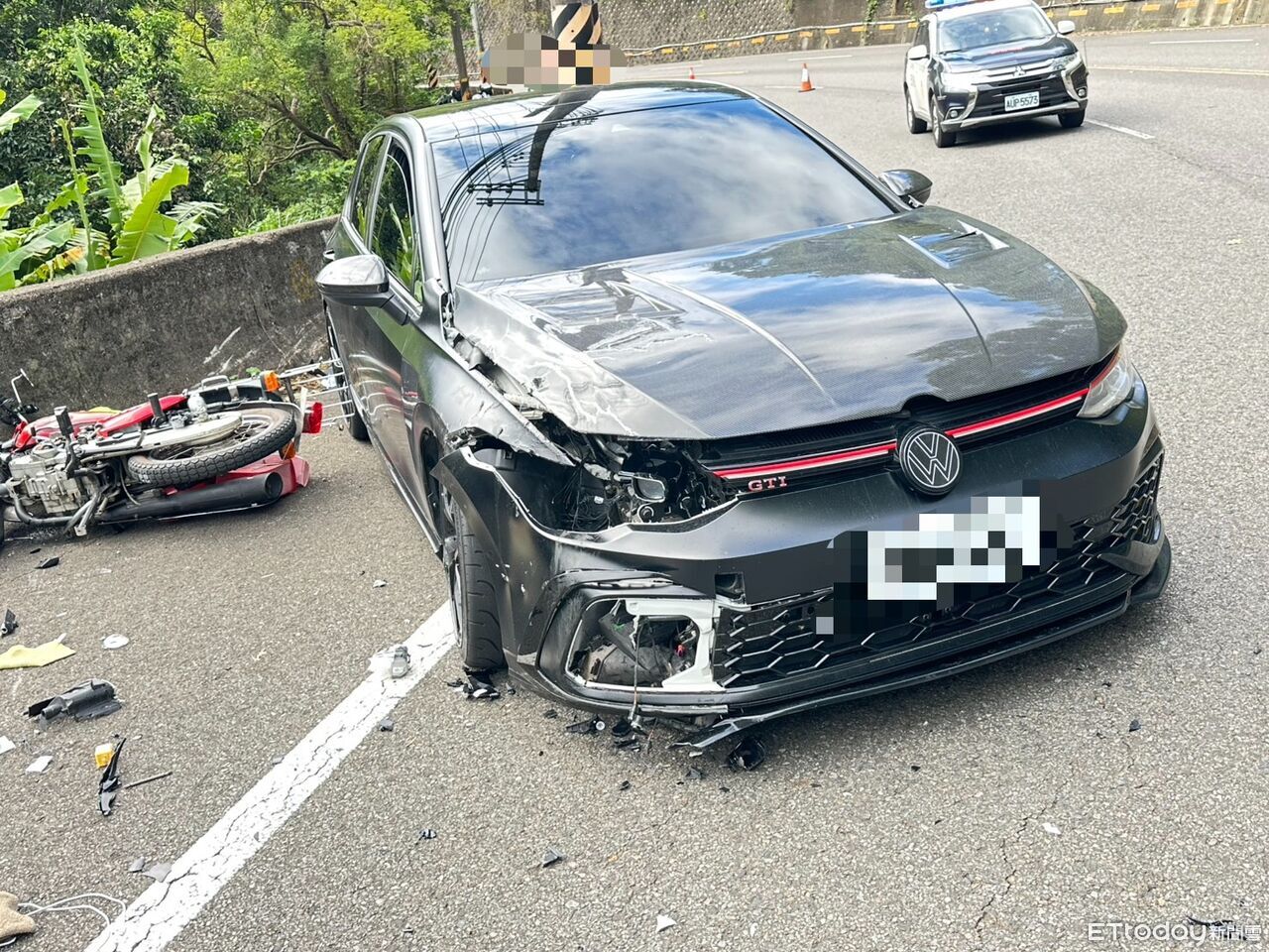 22歲男開福斯GTI台3逆衝險害命　19歲騎士被撞噴幸運逃死劫