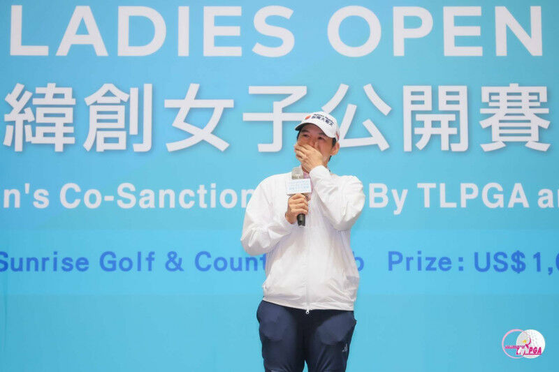 ▲▼曾雅妮奪下緯創女子公開賽冠軍，結束長達11年的冠軍荒，在頒獎儀式上激動落淚。（圖／大會提供）