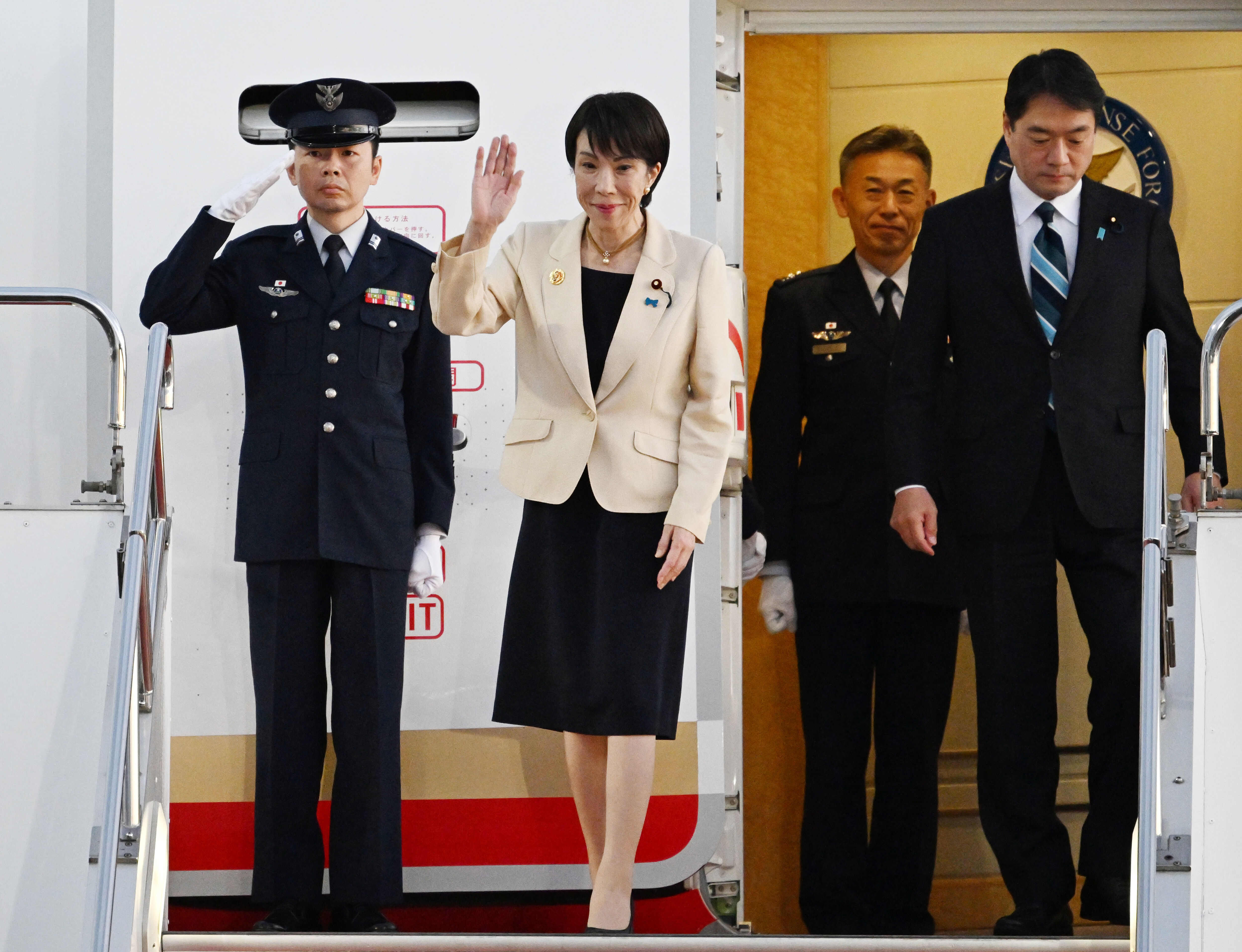 ▲▼日本首相高市早苗27日從馬來西亞返抵東京羽田機場。（圖／達志影像／美聯社）