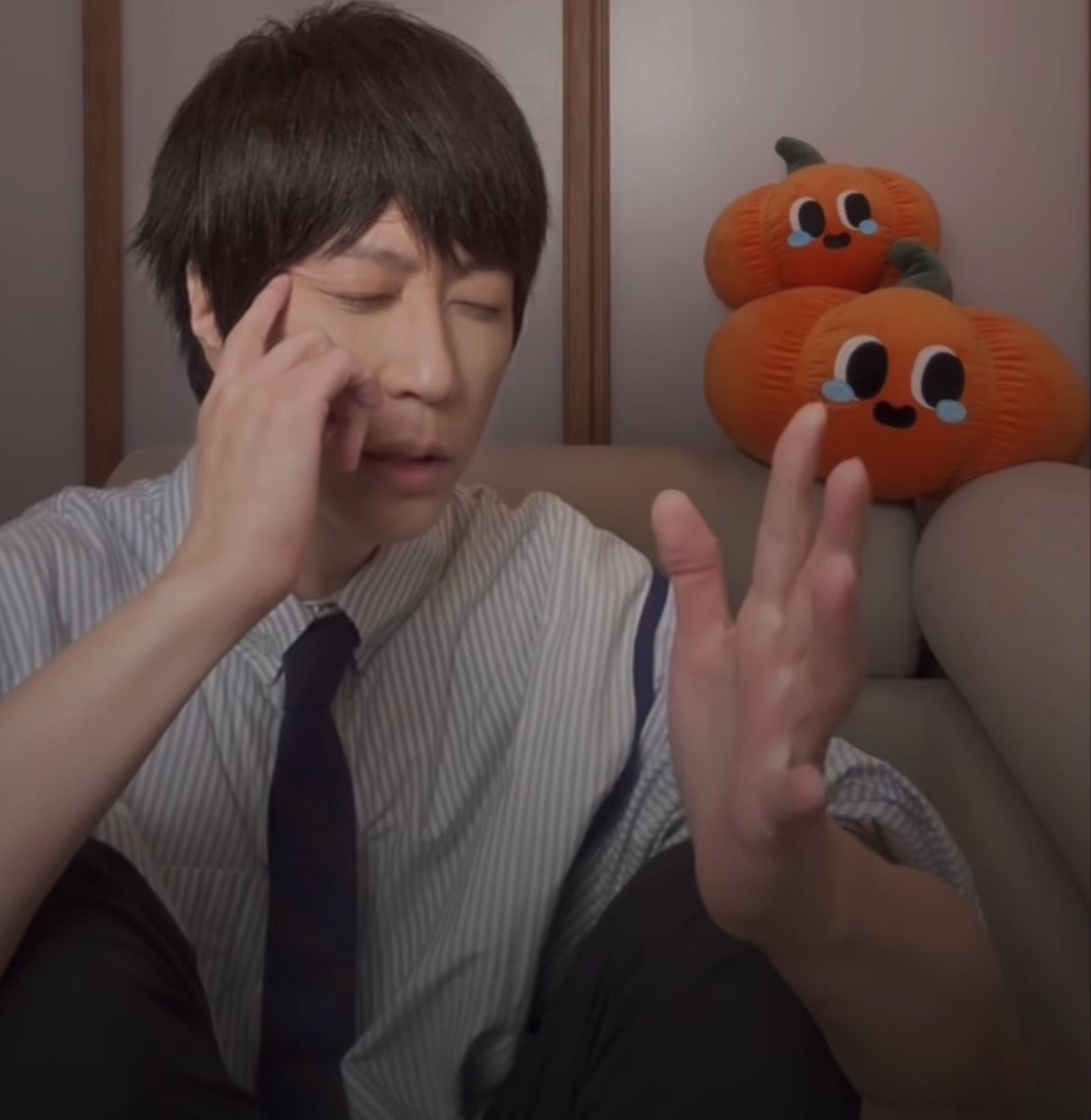 阿信動作太大濾鏡不見。