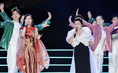 白冰冰現身世界閩南語金曲盛典！　子弟兵獲獎為台灣爭光