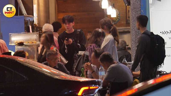 直擊／韓星李廷鎮為挺温昇豪來台　李進良招待海鮮美食感受夜生活