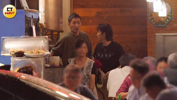 直擊／韓星李廷鎮為挺温昇豪來台　李進良招待海鮮美食感受夜生活