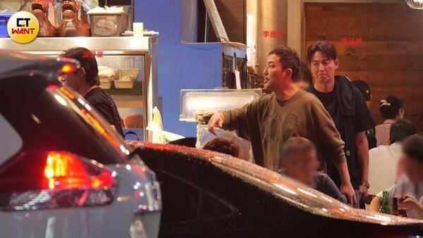 直擊／韓星李廷鎮為挺温昇豪來台　李進良招待海鮮美食感受夜生活