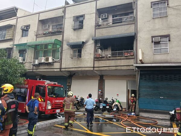 ▲移工宿舍起火，疏散約10位移工。（圖／記者黃哲民翻攝）