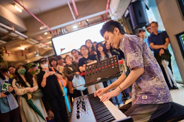 ▲▼ 阿龔受邀至臺北市立動物園舉辦《月光動物園》特別快閃演出。（圖／亮晶妃音樂有限公司提供）