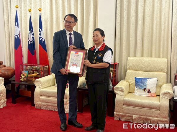 ▲▼世界台灣商會聯合總會再次展現全球台商的愛心與力量，募得新台幣838萬餘元善款助光復災區重建。（圖／花蓮縣政府提供，下同）