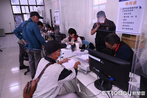 ▲▼花蓮縣政府成立「災區復原重建中心」，協助受災鄉親即時解決各項生活與重建需求。（圖／花蓮縣政府提供，下同）