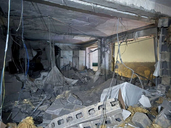 ▲▼2025年10月24日，俄羅斯莫斯科近郊的克拉斯諾戈爾斯克（Krasnogorsk）一棟公寓被烏克蘭無人機攻擊。（圖／路透）