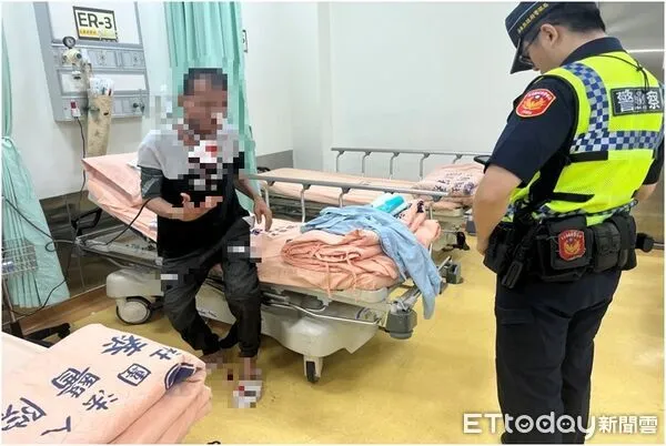 ▲內埔警方送李男就醫。（圖／記者陳崑福翻攝）