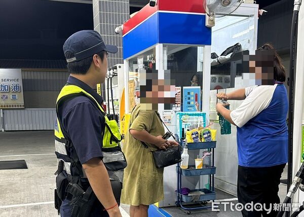 ▲里港警方高雄彭姓女子兩人加油後順利返家。（圖／記者陳崑福翻攝）