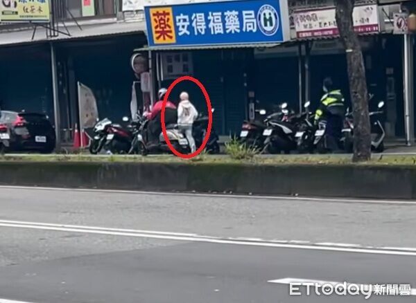 ▲失聯且為詐欺通緝犯的越籍范姓男子棄車跑給警察追。（圖／記者楊熾興翻攝）