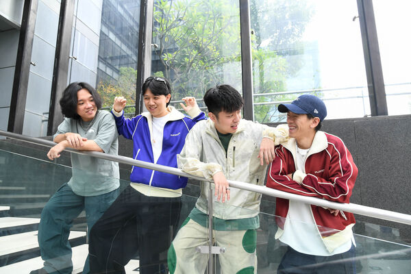 ▲▼ 「浪漫里」正式成立，貝斯手歐易（左起）、 吉他手沈裕紘（阿舍）、主唱魏裕銘（魏斯理）、鼓手陳羿瑋（一尾）。（圖／三立提供）