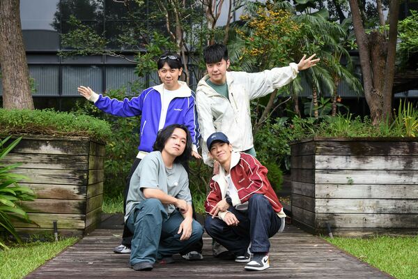 ▲▼ 「浪漫里」正式成立，貝斯手歐易（左起）、 吉他手沈裕紘（阿舍）、主唱魏裕銘（魏斯理）、鼓手陳羿瑋（一尾）。（圖／三立提供）