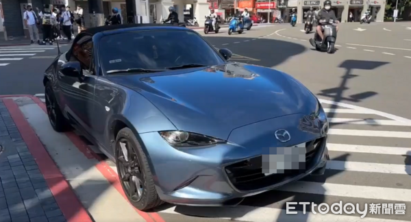 ▲▼新竹銀樓爆搶案，嫌犯開媽媽的跑車搶14萬元金項鍊。（圖／記者楊永盛翻攝）