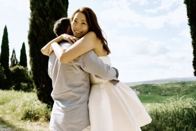 才爆懷孕4個月…林又立曬「高衩婚紗照」宣布結婚 方形鑽戒超大顆