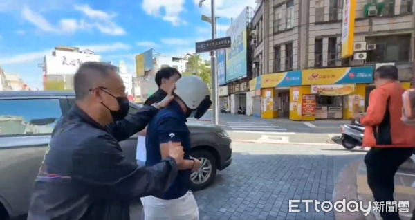 ▲▼新竹銀樓爆搶案，嫌犯開媽媽的跑車搶14萬元金項鍊。（圖／記者楊永盛翻攝）