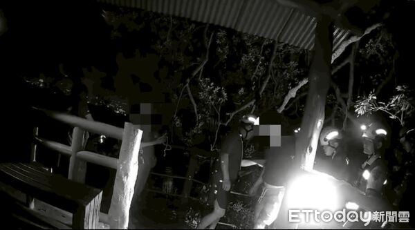 ▲▼ 柴山驚魂！男登山遭掉落樹枝砸頭濺血　警消摸黑搜救1小時脫困。（圖／記者賴文萱翻攝）
