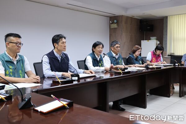 ▲台南市副市長葉澤山主持記者會說明非洲豬瘟防疫作為，多單位同步查覈、疫調及防堵。（記者林東良翻攝，下同）