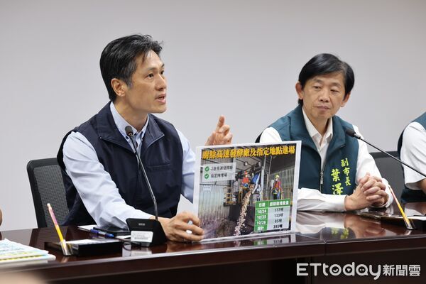 ▲台南市副市長葉澤山主持記者會說明非洲豬瘟防疫作為，多單位同步查覈、疫調及防堵。（記者林東良翻攝，下同）