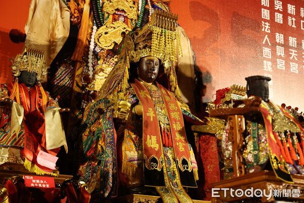 ▲西螺大橋藝陣文化祭萬人祈福，信仰能量照亮夜空。（圖／記者游瓊華翻攝）