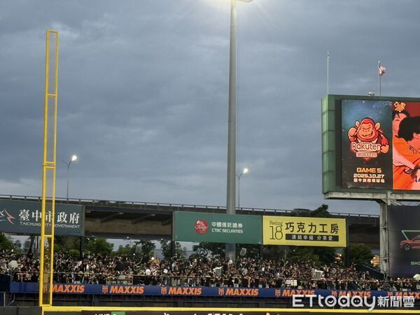 ▲聽牌桃猿移師洲際！樂天G5挑戰封王　現場7000條彩帶備妥。（圖／記者胡冠辰攝）