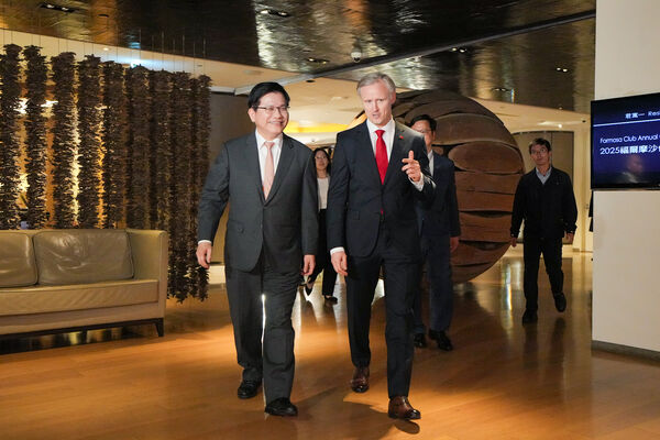 ▲▼歐洲「福爾摩沙俱樂部」（Formosa Club）27至28日舉行第2屆年會活動，年會主席暨歐洲議會外交委員會議員柯理和（Rihards Kols）與外交部長林佳龍均於開幕式上致詞。（圖／翻攝自Facebook／林佳龍）