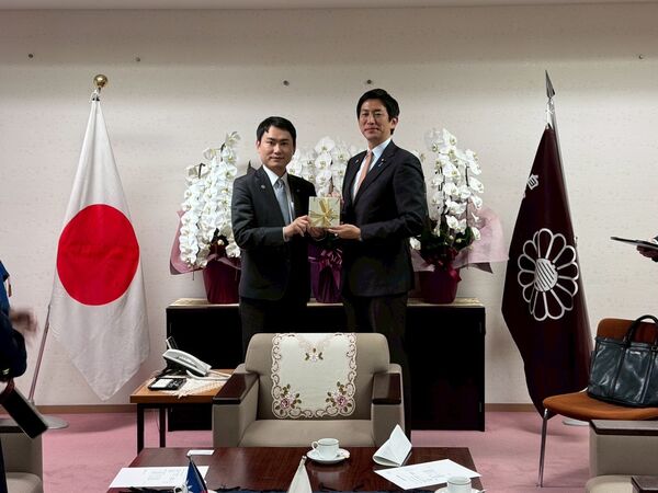 ▲▼民進黨青年局局長陳冠廷率團赴日官方訪問，拜會國土交通省副大臣佐佐木紀、自民黨政調會長小林鷹之、甫卸任法務大臣的眾議員鈴木馨祐、維新會政調會長齋藤Alex、維新會選對會委員長代行石井惠。（圖／立委陳冠廷國會辦公室提供）