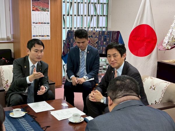 ▲▼民進黨青年局局長陳冠廷率團赴日官方訪問，拜會自民黨政調會長小林鷹之。（圖／立委陳冠廷國會辦公室提供）