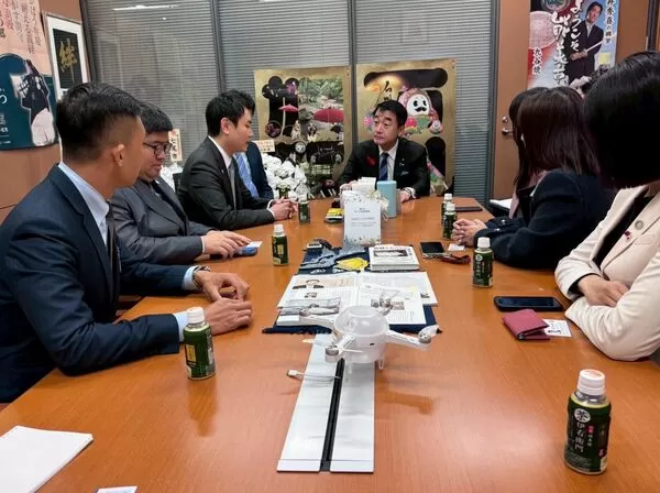 ▲▼民進黨青年局局長陳冠廷率團赴日官方訪問，拜會國土交通省副大臣佐佐木紀。（圖／立委陳冠廷國會辦公室提供）