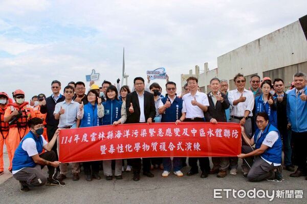 ▲雲林縣於麥寮港舉行海洋污染應變演練，無人機升空監測污染範圍，現場氣氛緊張逼真。（圖／記者游瓊華翻攝）