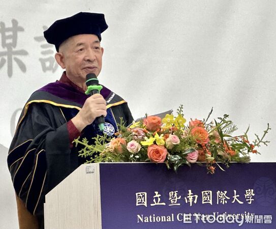 ▲暨大頒授李謀誠名譽管理學博士，表彰其深耕教育公益與僑教之卓越貢獻。（圖／國立暨南國際大學提供，下同）