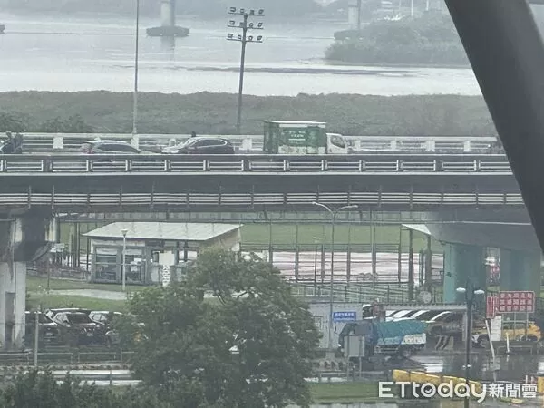 ▲▼黑豹旗中山、重新棒球場今日延賽。（圖／記者蘇嘉偉攝）