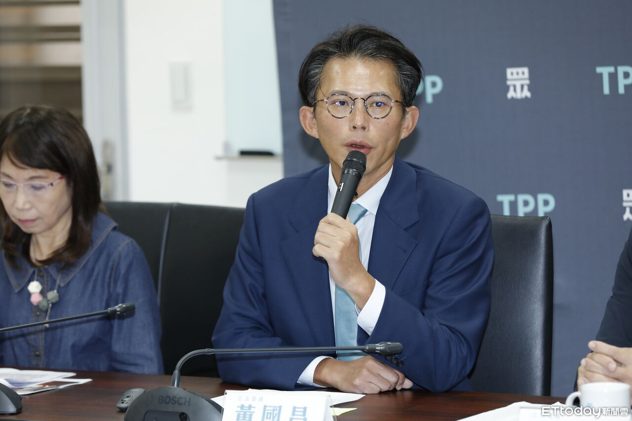 鏡週刊爆狗仔案「帳房出境」 黃國昌嗆:潑糞就跑何時道歉?