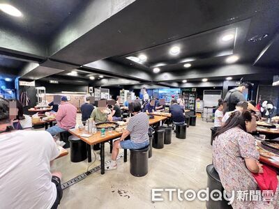 韓國「3人吃部隊鍋」誤踩雷！店員皺眉只讓2人坐　部落客：默認規矩